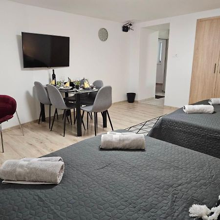 Holiness Apartmanok Szeged Ngoại thất bức ảnh