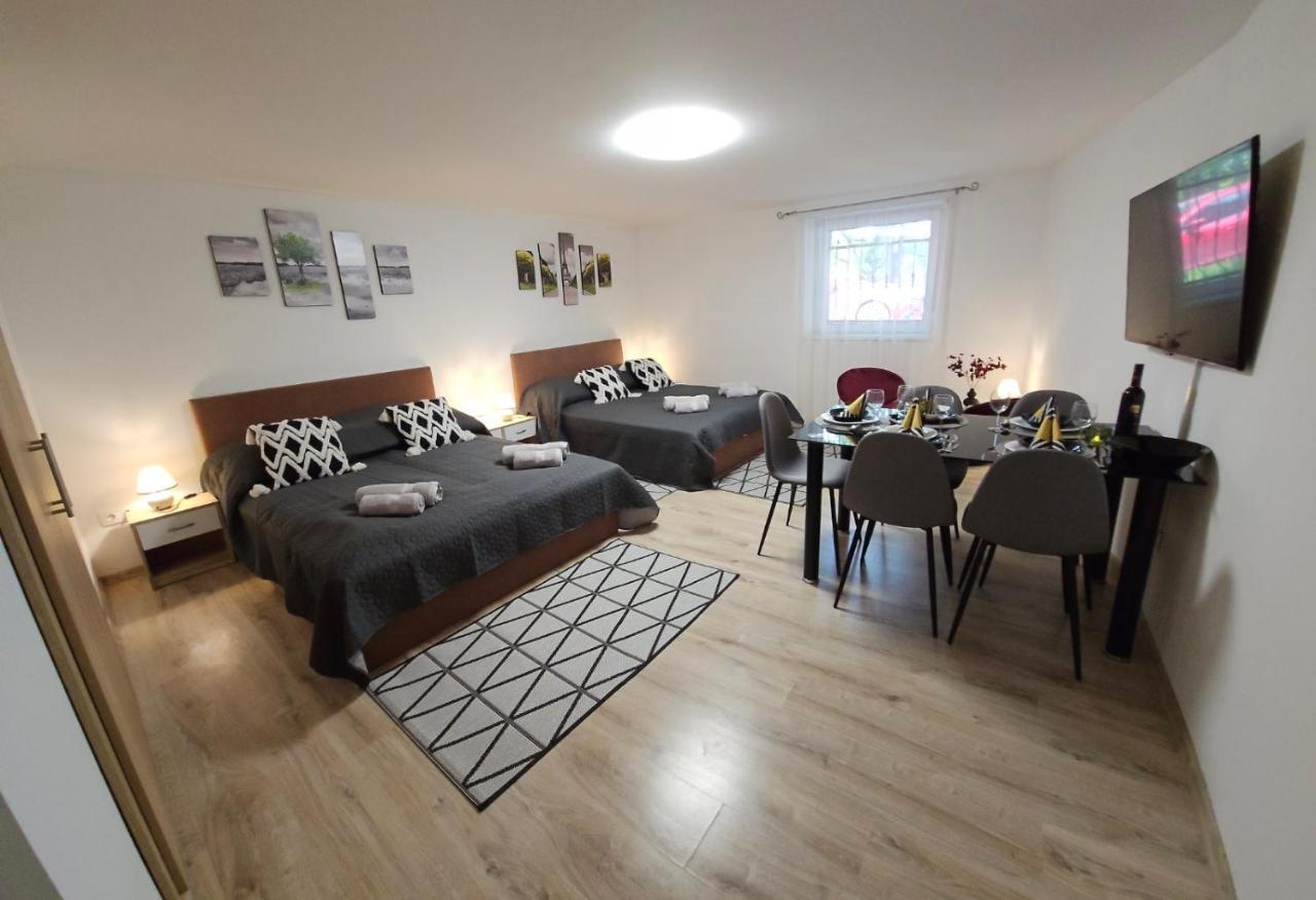 Holiness Apartmanok Szeged Ngoại thất bức ảnh
