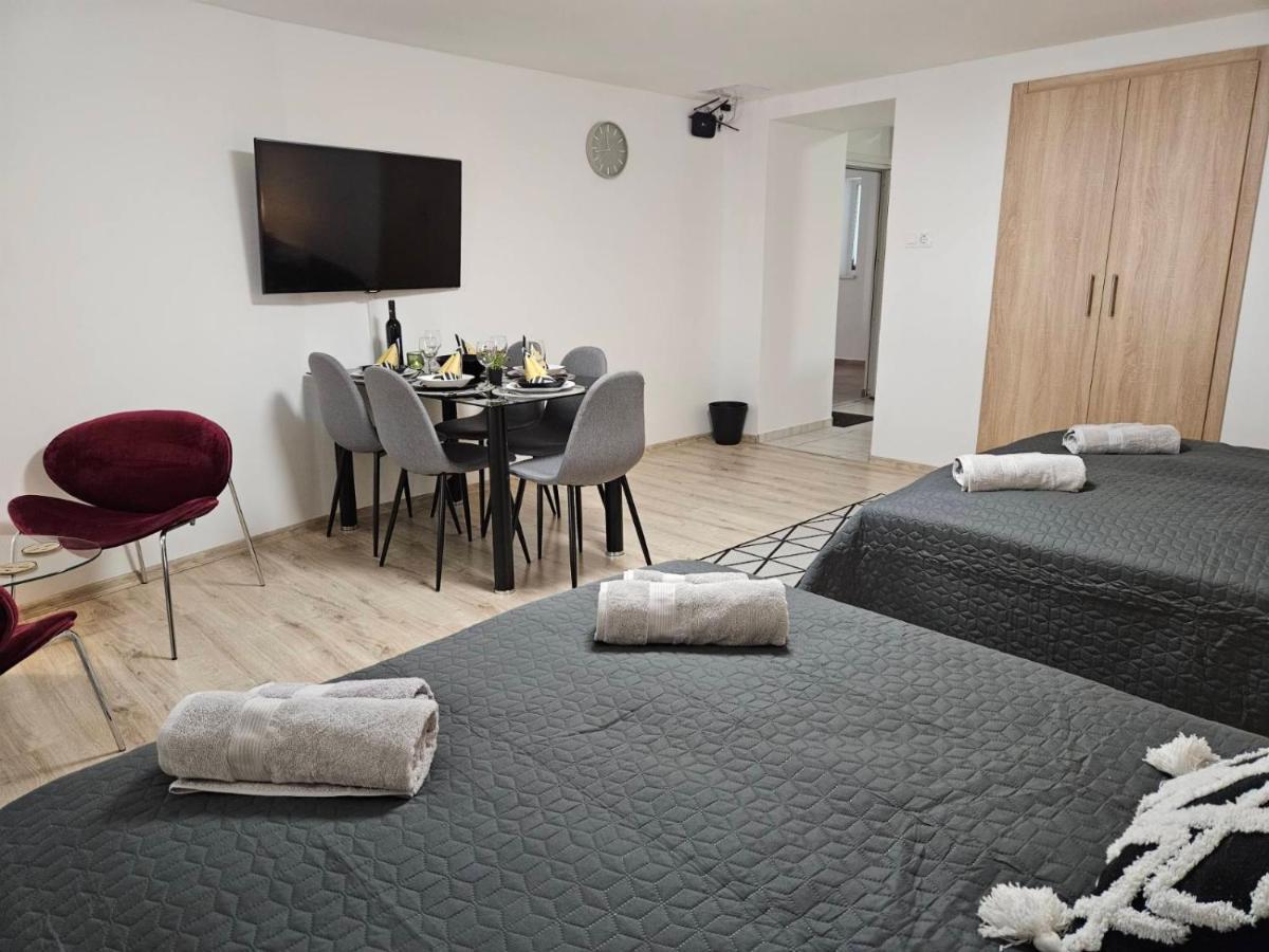 Holiness Apartmanok Szeged Ngoại thất bức ảnh