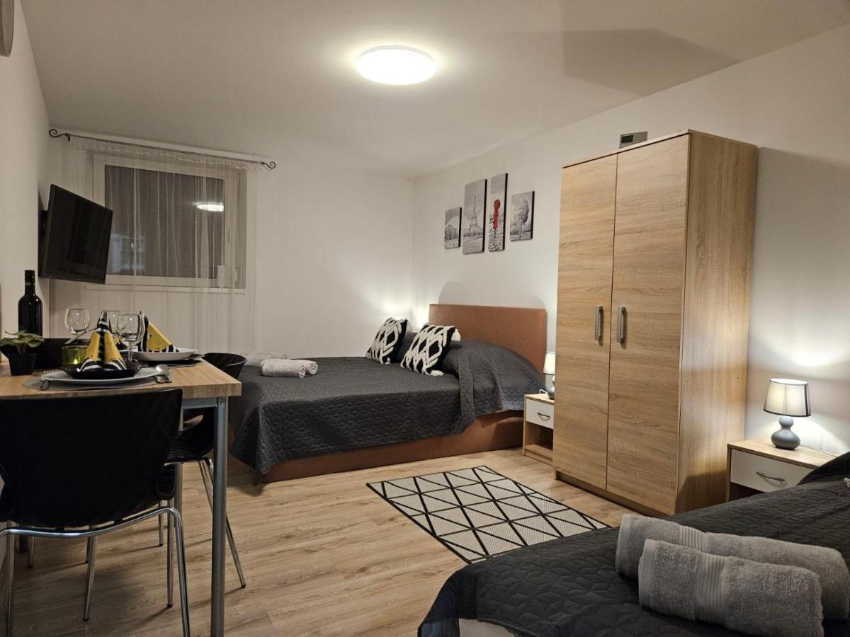 Holiness Apartmanok Szeged Ngoại thất bức ảnh