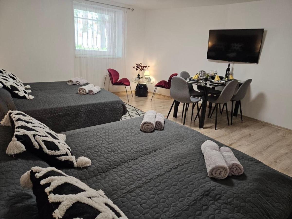 Holiness Apartmanok Szeged Ngoại thất bức ảnh